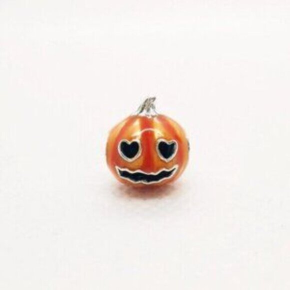 Pandora Glow-in-the-dark Spooky Pumpkin Charm - Picture 4 of 5